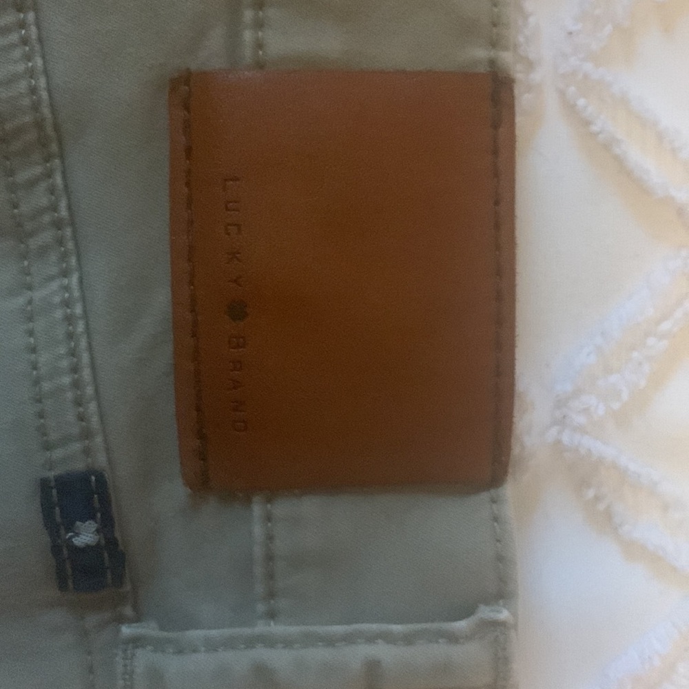 Men’s Lucky Brand 121 Heritage Slim khaki pants. 36X 30 - Picture 3 of 3